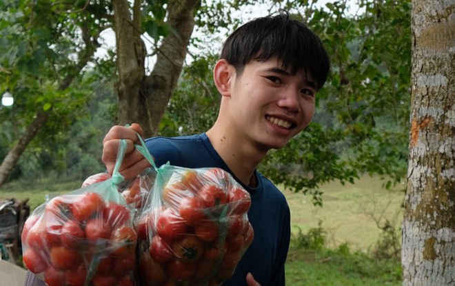 CLIP: Hàng ngàn người đi chợ đánh nhau cầu may - Ảnh 23.