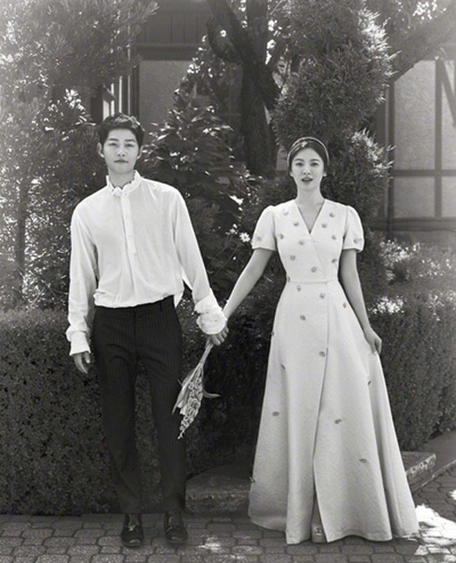 Không phải Song Joong Ki, đây là người đàn ông đầu tiên may mắn được Song Hye Kyo chụp hình cho - Ảnh 2.