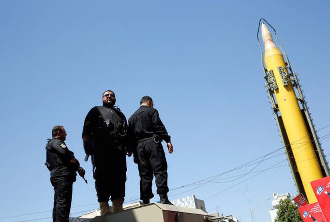 [ẢNH] Tên lửa mang đầu đạn hạt nhân Iran có thể trả đũa Mỹ sau khi tư lệnh bị ám sát - Ảnh 12.
