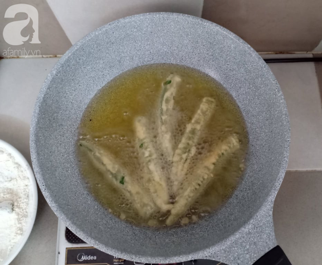 Học người Nhật làm tempura đậu bắp: Tưởng không ngon mà ngon không tưởng! - Ảnh 6.