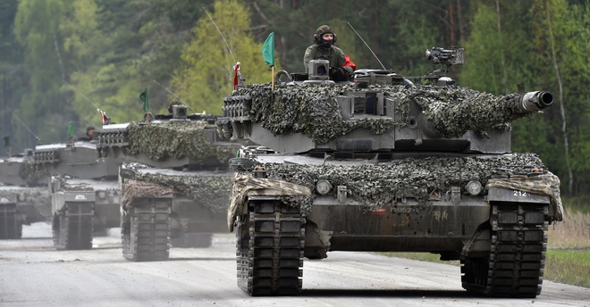 Mất sạch vũ khí hạt nhân, Moscow đứng trước thảm cảnh bị xe tăng NATO viếng thăm - Ảnh 1.