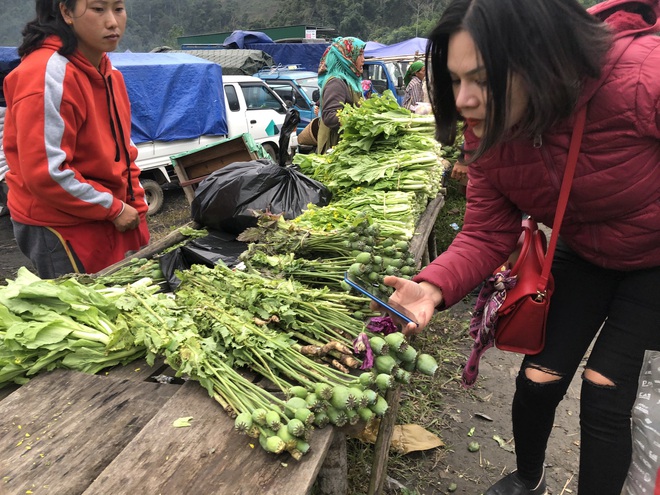 Cây thuốc phiện bày bán công khai ở phiên chợ biên giới Việt - Lào - Ảnh 9.