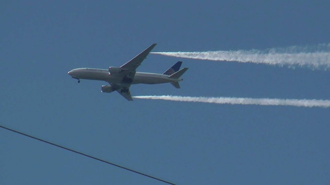 Bí mật sau việc máy bay có thể xả hàng tấn nhiên liệu vào bầu khí quyển - Ảnh 1.