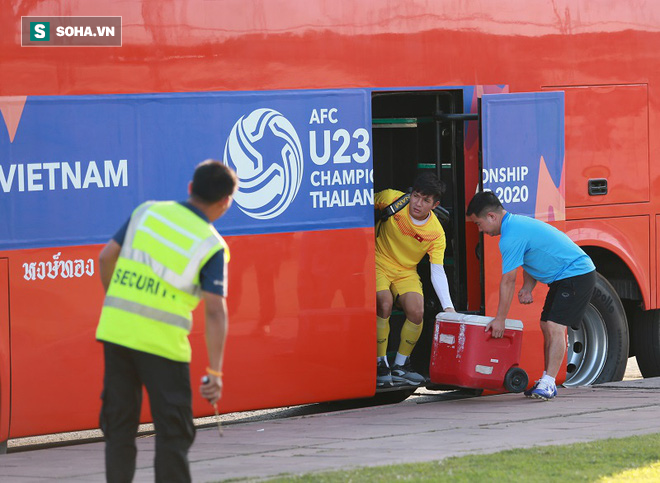 U23 Việt Nam vừa đến Buriram tập buổi đầu, sao trẻ HAGL đã bị thầy Park ra án phạt riêng - Ảnh 1.