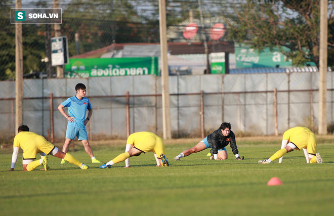 U23 Việt Nam vừa đến Buriram tập buổi đầu, sao trẻ HAGL đã bị thầy Park ra án phạt riêng - Ảnh 2.