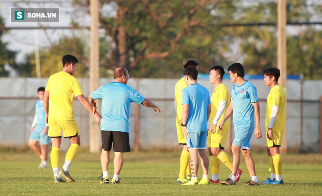 U23 Việt Nam vừa đến Buriram tập buổi đầu, sao trẻ HAGL đã bị thầy Park ra án phạt riêng - Ảnh 6.