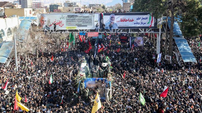 Thảm kịch kinh hoàng trong tang lễ tướng Iran Soleimani: Hàng chục người tử vong vì giẫm đạp - Ảnh 2.