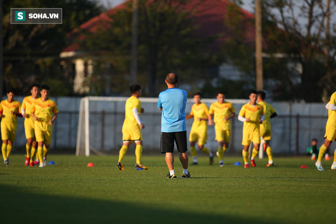 Sau ưu ái từ AFC, thầy Park nắn gân học trò, cho U23 Việt Nam rèn bài tủ chờ đấu U23 UAE - Ảnh 4.