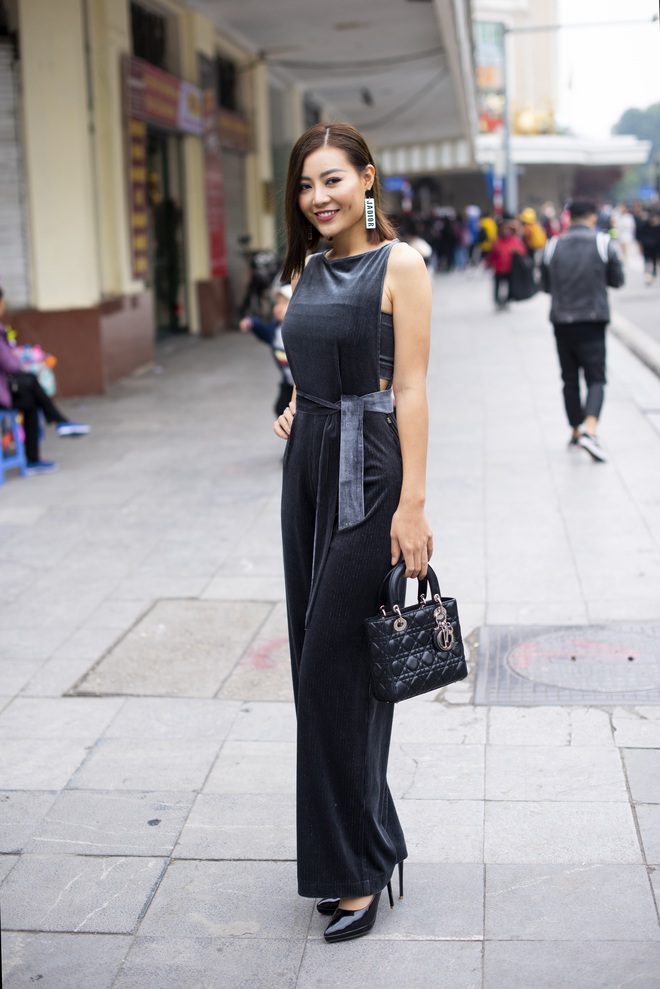 Thanh Hương mặc đơn giản vẫn nổi bật trên đường phố - Ảnh 4.