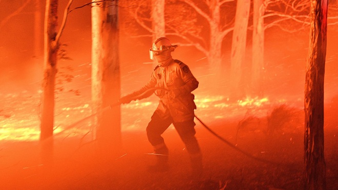 Bão lửa ở Úc: Giáng những đòn nặng nề, có thể kích hoạt thảm họa triệu năm trỗi dậy - Đó là gì? - Ảnh 2.