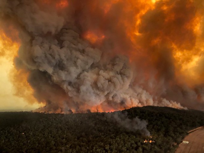 Bão lửa ở Úc: Giáng những đòn nặng nề, có thể kích hoạt thảm họa triệu năm trỗi dậy - Đó là gì? - Ảnh 7.