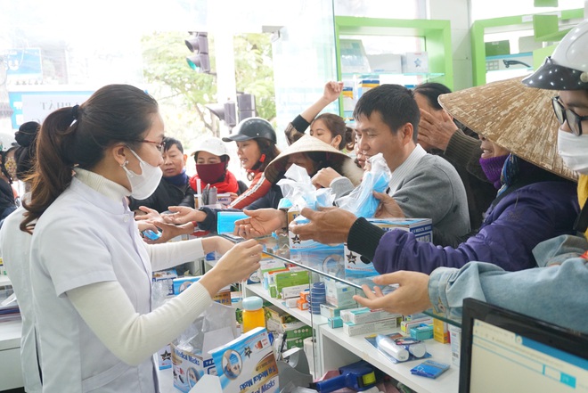 Người dân ở Nghệ An được tặng hàng nghìn khẩu trang y tế miễn phí phòng virus corona - Ảnh 3.