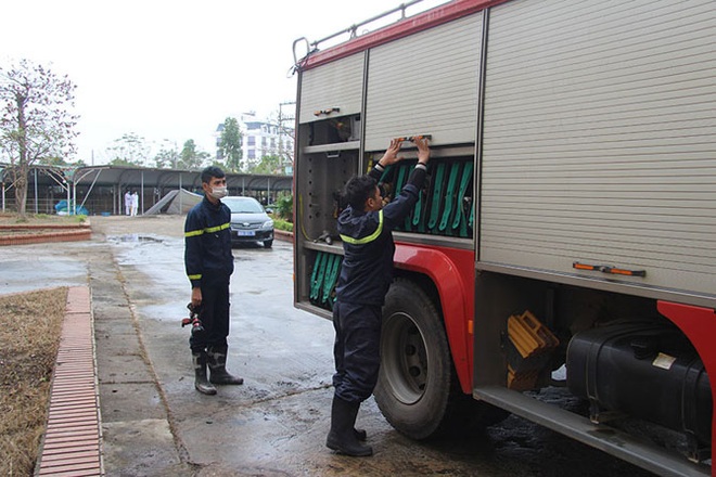 Vĩnh Phúc huy động lực lượng lắp đặt Bệnh viện dã chiến 300 giường đối phó virus Corona - Ảnh 4.