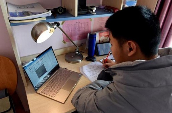 Mô hình trường học trực tuyến lên ngôi tại Trung Quốc vì dịch bệnh Corona - Ảnh 1.