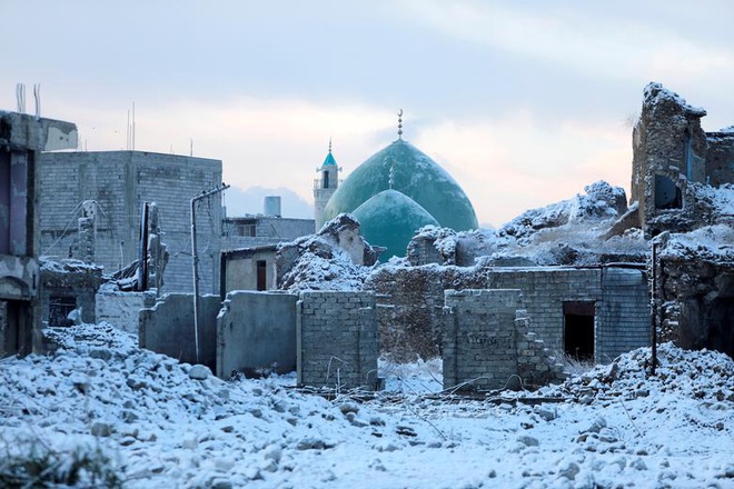 24h qua ảnh: Trực thăng quân đội Syria bị bắn cháy trên không - Ảnh 4.