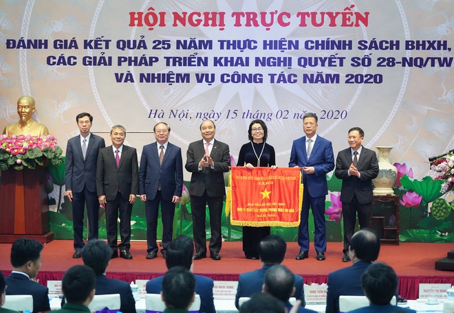 Thủ tướng: Tất cả người lao động và những người phụ thuộc cần có lưới an sinh - Ảnh 3.