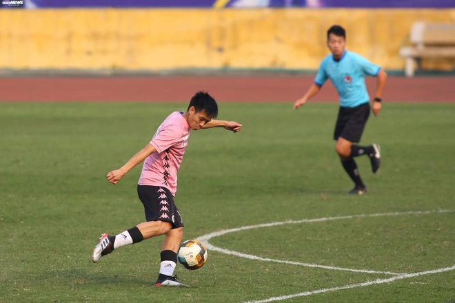 Văn Quyết: Không dự AFC Cup vừa thiệt thòi, vừa thuận lợi - Ảnh 2.