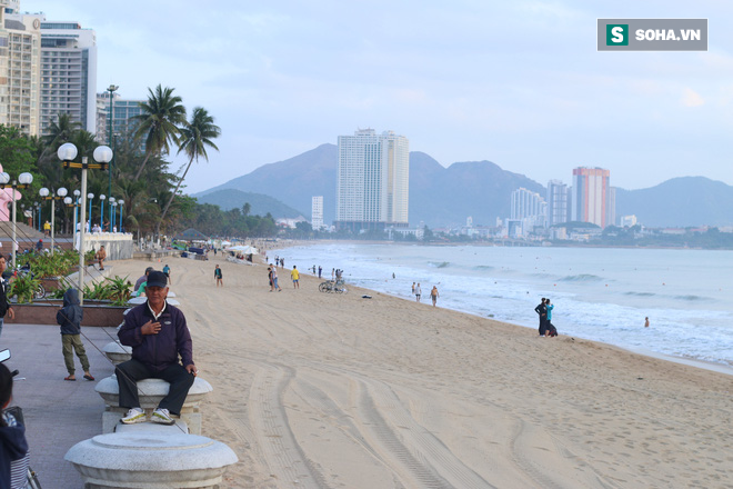 Nha Trang sau ca nhiễm virus corona đầu tiên từ người sang người: Không còn người Hoa, cửa hàng đóng vì ế ẩm - Ảnh 7.