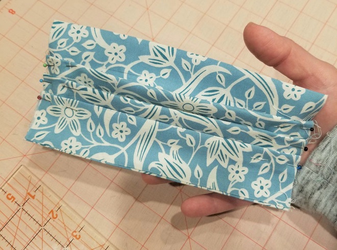 Tự may khẩu trang vải không hề khó như bạn nghĩ - ngày nghỉ các mẹ tranh thủ làm ngay nhé - Ảnh 9.