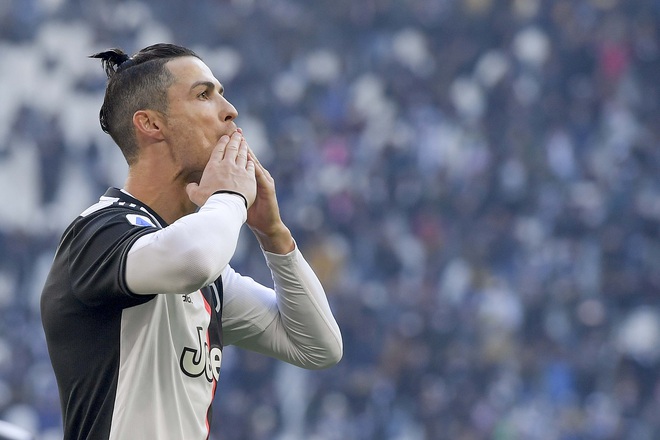 Ronaldo lập cú đúp, xô đổ kỷ lục của huyền thoại người Đức, giúp Juventus vững ngôi đầu - Ảnh 1.