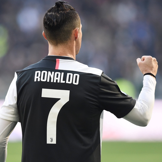 Ronaldo lập cú đúp, xô đổ kỷ lục của huyền thoại người Đức, giúp Juventus vững ngôi đầu - Ảnh 2.