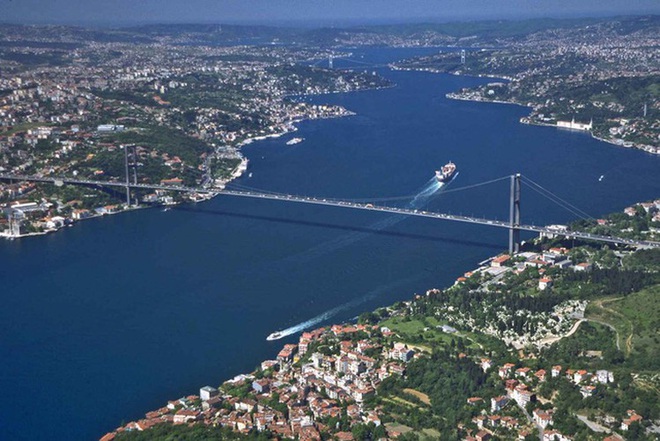 [ẢNH] Thổ Nhĩ Kỳ dọa bóp yết hầu Bosphorus, chặn đường tiếp vận của Nga cho Syria - Ảnh 2.