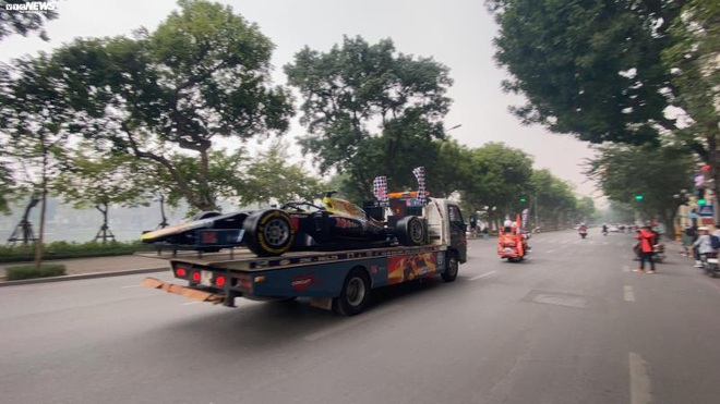 Ngắm mô hình xe đua F1 trên phố Hà Nội - Ảnh 4.