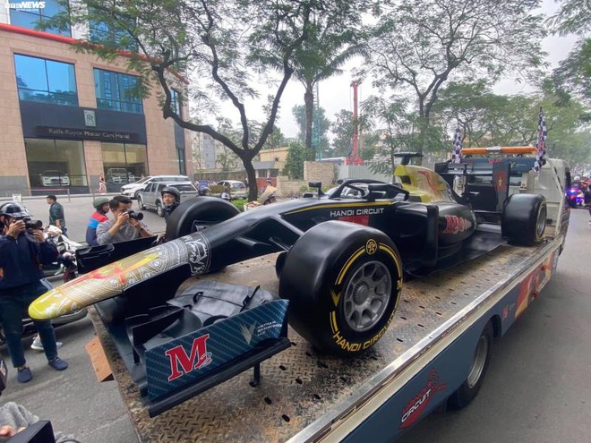 Ngắm mô hình xe đua F1 trên phố Hà Nội - Ảnh 7.