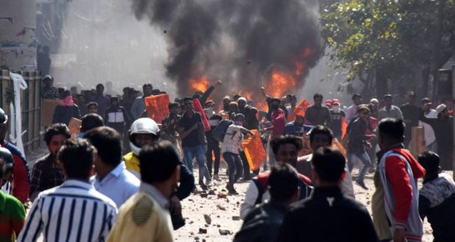 Xung đột ở thủ đô Ấn Độ: 7 người chết, 150 người bị thương - Ảnh 1.