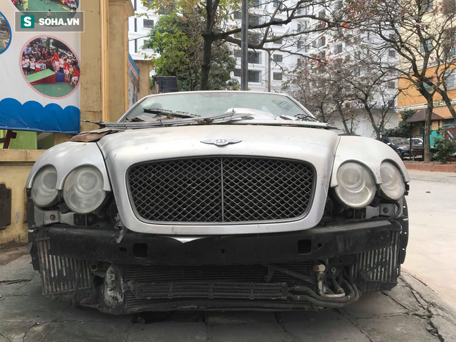 Cận cảnh siêu xe Bentley Continental bị chủ nhân “bỏ hoang” tới rỉ sét tại Hà Nội - Ảnh 1.