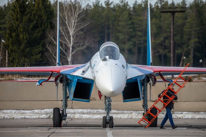 Mãn nhãn với khả năng tác chiến của vua chiến trường Syria Su-35S - Ảnh 1.