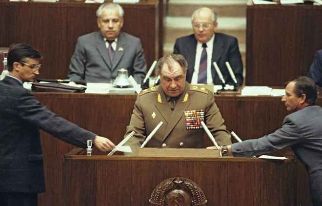 Những hình ảnh “đắt giá” của vị nguyên soái cuối cùng của Liên Xô - Ảnh 2.