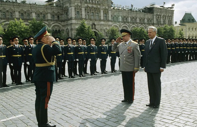 Những hình ảnh “đắt giá” của vị nguyên soái cuối cùng của Liên Xô - Ảnh 11.