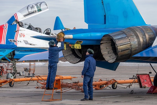 Mãn nhãn với khả năng tác chiến của vua chiến trường Syria Su-35S - Ảnh 8.