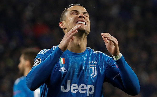 Ronaldo bần thần vì bại trận; Man City ngược dòng 