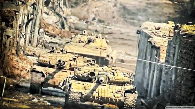 Phiến quân đánh rát, lính Syria bỏ cả chiến tăng T-72 để tháo chạy - Ảnh 29.