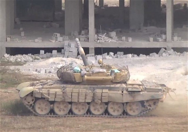 Phiến quân đánh rát, lính Syria bỏ cả chiến tăng T-72 để tháo chạy - Ảnh 31.