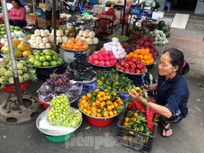 Trước bão corona, cá lóc nướng vẫn đắt hàng ngày Thần Tài - Ảnh 2.