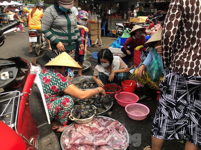 Trước bão corona, cá lóc nướng vẫn đắt hàng ngày Thần Tài - Ảnh 12.