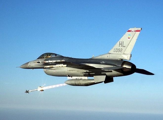 Mỹ ngưng cấp tên lửa sát thủ từng phá nát Su-24 Nga cho F-16 của Iraq - Ảnh 10.
