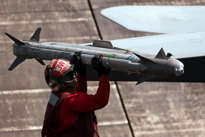 Mỹ ngưng cấp tên lửa sát thủ từng phá nát Su-24 Nga cho F-16 của Iraq - Ảnh 8.