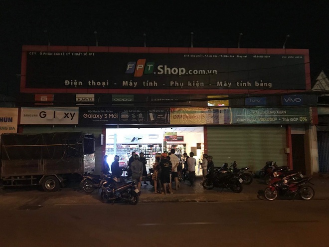 Thanh niên đột nhập cửa hàng FPT Shop trộm hơn nửa tỷ đồng - Ảnh 2.