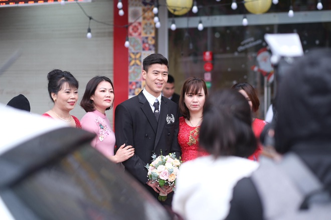 TRỰC TIẾP đám cưới hoành tráng của Duy Mạnh - Quỳnh Anh: Chú rể chuẩn bị tới đón dâu - Ảnh 6.