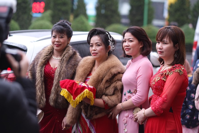 TRỰC TIẾP đám cưới hoành tráng của Duy Mạnh - Quỳnh Anh: Chú rể chuẩn bị tới đón dâu - Ảnh 7.