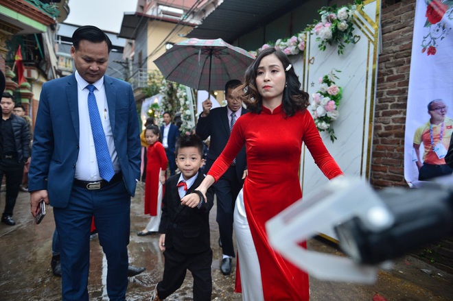 TRỰC TIẾP đám cưới hoành tráng của Duy Mạnh - Quỳnh Anh: Chú rể chuẩn bị tới đón dâu - Ảnh 2.