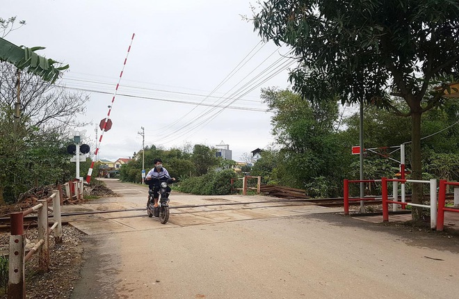 Thuốc khử trùng bao trùm làng quê có nhiều người nhiễm nCoV nhất cả nước - Ảnh 1.