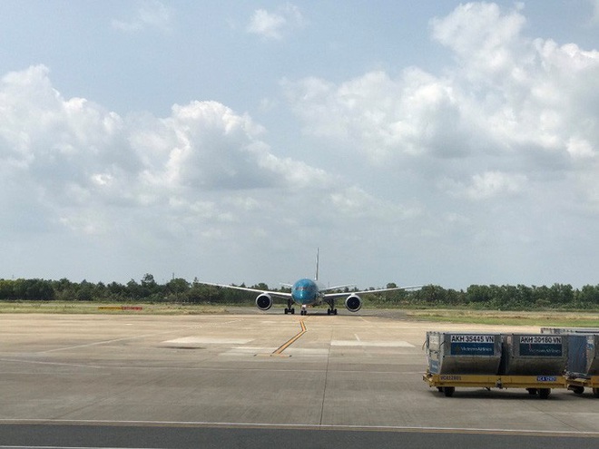 Cận cảnh 3 chuyến bay chở hơn 600 hành khách từ Hàn Quốc hạ cánh sân bay Cần Thơ - Ảnh 6.