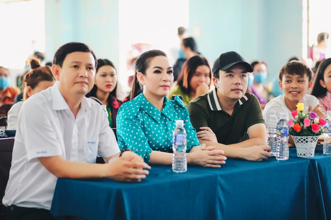 Sau khi hỗ trợ 200 triệu, Phi Nhung gấp rút tung MV kêu gọi ủng hộ miền Tây - Ảnh 3.