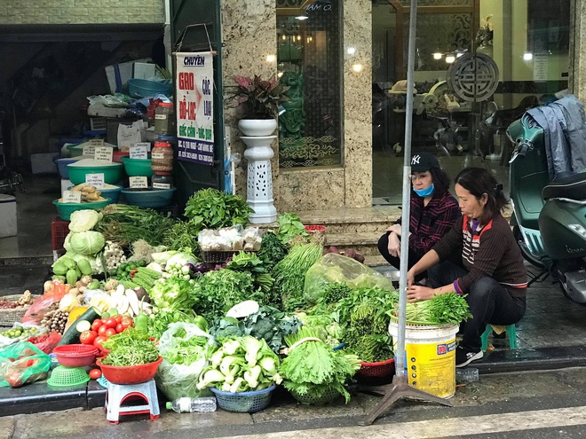 Sau hàng ăn uống, nhiều chợ ở Hà Nội tiếp tục nghỉ Tết vì Covid-19 - Ảnh 3.