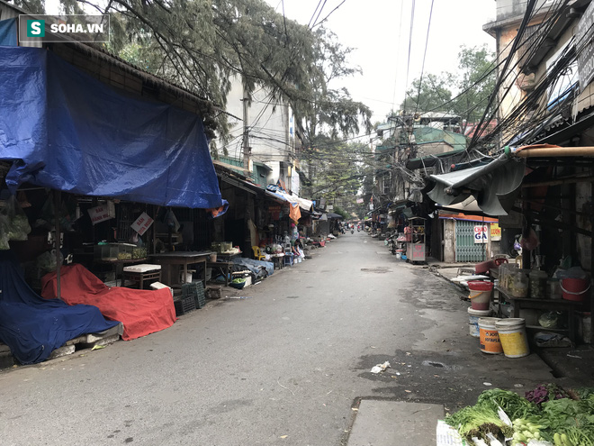 Sau hàng ăn uống, nhiều chợ ở Hà Nội tiếp tục nghỉ Tết vì Covid-19 - Ảnh 1.